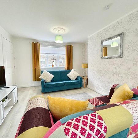 דירות ווישאו Hazel House - Vibrant 2 Bed House In Wishaw מראה חיצוני תמונה