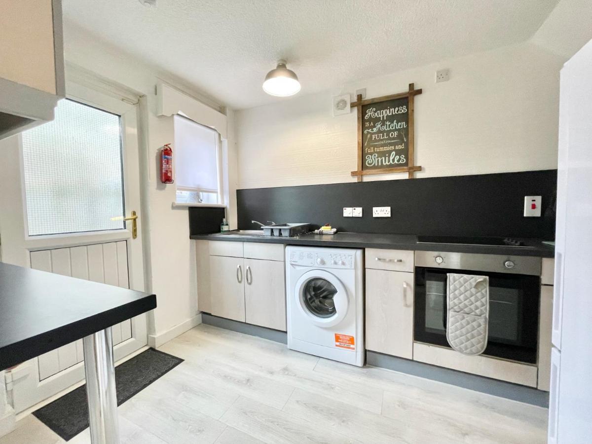 דירות ווישאו Hazel House - Vibrant 2 Bed House In Wishaw מראה חיצוני תמונה