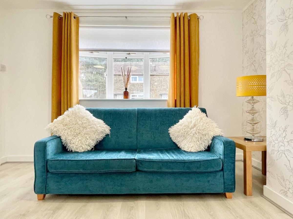 דירות ווישאו Hazel House - Vibrant 2 Bed House In Wishaw מראה חיצוני תמונה