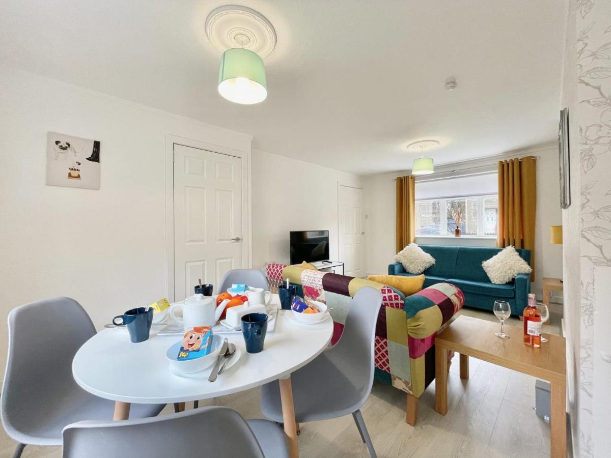 דירות ווישאו Hazel House - Vibrant 2 Bed House In Wishaw מראה חיצוני תמונה