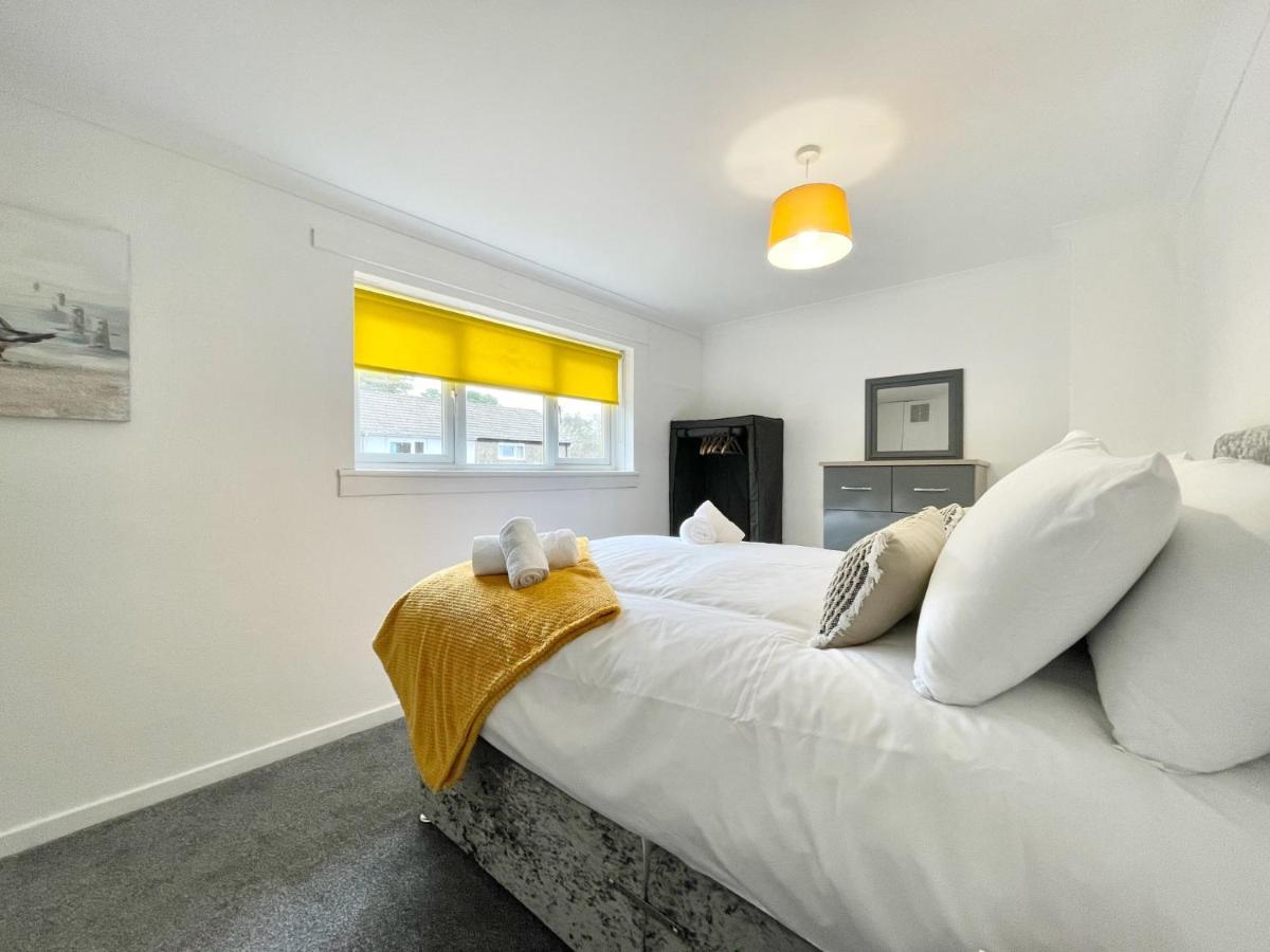 דירות ווישאו Hazel House - Vibrant 2 Bed House In Wishaw מראה חיצוני תמונה
